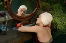 Η Μαριόν Κοτιγιάρ στην ταινία Annette