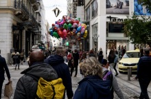 ΚΟΣΜΟΣ ΣΤΗΝ ΕΡΜΟΥ (ΓΙΩΡΓΟΣ ΚΟΝΤΑΡΙΝΗΣ / EUROKINISSI)