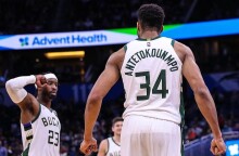 Ο Γιάννης Αντετοκούνμπο στη νίκη επί των Μάτζικ