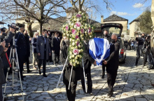 Ιωάννινα: Στο Νησί της λίμνης «αναπαύεται» από σήμερα ο Κάρολος Παπούλιας