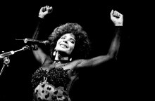 Shirley Bassey - Στιγμιότυπο από τη συναυλία της στην Αθήνα το 1993