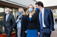 Σκάνδαλο Theranos: Ένοχη η Ελίζαμπεθ Χολμς