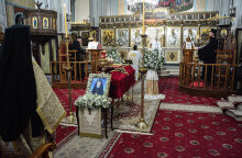 Η εξόδιος ακολουθία του μητροπολίτη Αιτωλίας Κοσμά