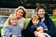 Ο Τεντ Άμον, η γυναίκα του Τζενερόζα και τα δίδυμα παιδιά που είχαν υιοθετήσει. 