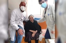 Γιαγιά 107 ετών από τις Σέρρες εμβολιάστηκε γιατί της έλειψαν οι φίλες της