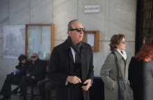 Ο ηθοποιός και ραδιοφωνικός παραγωγός Κωνσταντίνος Τζούμας απέδωσε σε «μαύρο χιούμορ» τη δήλωσή του σχετικά με τις γυναικοκτονίες στην Ελλάδα, η οποία πυροδότησε έντονες αντιδράσεις. 