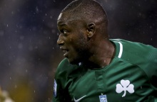 Ουσμάν Κουλιμπαλί: Κατέρρευσε εν ώρα αγώνα ο πρώην αμυντικός του Παναθηναϊκού – Η καρδιά του σταμάτησε και χρειάστηκε ανάνηψη από τους γιατρούς.