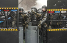 «Τείχος» από αστυνομικούς στην οικονομική πρωτεύουσα του Καζακστάν, Αλμάτι