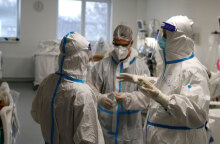 Υγειονομικοί σε νοσοκομείο στο Βελιγράδι