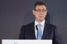 Μπουρλά: Η Όμικρον μας κάνει να αναρωτιόμαστε αν χρειαζόμαστε μια 4η δόση 