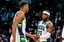 Ο Γιάννης Αντετοκούνμπο μετά την ήττα από τους Χόρνετς