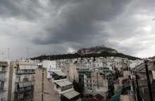 Σύννεφα με βροχή στην Αθήνα