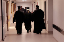 Αθήνα - Παπάδες στα εγκαίνια μονάδας χειρουργείων στον Ευαγγελισμό 