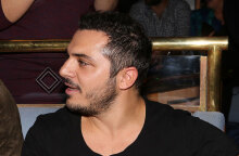 Ο τραγουδιστής Κώστας Δόξας