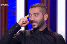 Ο Λεωνίδας Κουτσόπουλος ξέρει ότι μόνο με φιλάκια γίνεται το σωστό αυγολέμονο