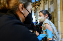 Εμβολιασμός για κορωνοϊό μέσα σε καθεδρικό στη Βιέννη