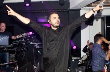 O τραγουδιστής Κώστας Δόξας