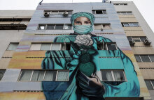 Γκράφιτι για τον κορωνοϊό στο Τζάνειο Νοσοκομείο στον Πειραιά