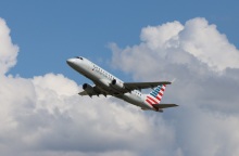 ΗΠΑ: Αεροσκάφος εν πτήσει από το Μαϊάμι προς το Λονδίνο κάνει αναστροφή εξαιτίας της άρνησης επιβάτιδας να συνεχίσει να φορά τη μάσκα της	