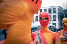 Ομοίωμα ανθρώπου σε διαδήλωση διαμαρτυρίας κατά της σεξουαλικής κακοποίησης