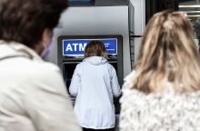 Κατώτατος μισθός: Τον Απρίλιο η απόφαση για το ύψος της αύξησης, λέει ο Χατζηδάκης