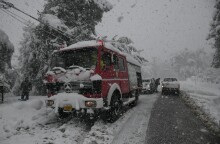 Όχημα της Πυροσβεστικής στα χιόνια