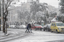 Έντονη χιονόπτωση στην Κυψέλη έφερε η κακοκαιρία «Ελπίδα»