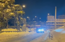 Ο Μπουρούσης ρυμούλκησε ακινητοποιημένα αυτοκίνητα