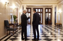 ΣΥΝΑΝΤΗΣΗ ΤΟΥ ΠΡΩΘΥΠΟΥΡΓΟΥ ΚΥΡ. ΜΗΤΣΟΤΑΚΗ ΜΕ ΤΟΝ ΔΙΕΥΘΥΝΟΝΤΑ ΣΥΜΒΟΥΛΟ ΚΑΙ ΠΡΟΕΔΡΟ ΤΟΥ ΔΣ ΤΗΣ JPMORGAN CHASE J. DIMON (ΔΗΜΗΤΡΗΣ ΠΑΠΑΜΗΤΣΟΣ/ΓΡΑΦΕΙΟ ΤΥΠΟΥ ΠΡΩΘΥΠΟΥΡΓΟΥ/EUROKINISSI)