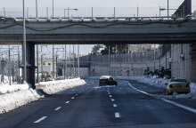 Όχημα στη μέση της Αττικής Οδού, το οποίο εγκατέλειψε ο οδηγός του