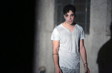 Ο Πάνος Νάτσης σε παράσταση στο θέατρο Βυρσοδεψείο