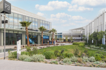 Ο εξωτερικός χώρος του εμπορικού River West