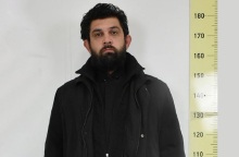 Αυτός είναι ο σάτυρος ιερέας στα Κάτω Πατήσια