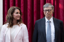 Ο Μπιλ και η Μελίντα Γκέιτς © EPA / JULIEN DE ROSA  