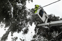 Συνεργεία του ΔΕΔΔΗΕ 
