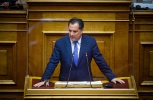 Ο υπουργός Ανάπτυξης και Επενδύσεων, Άδωνις Γεωργιάδης, στο βήμα της Βουλής των Ελλήνων