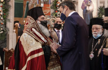 Ο πρωθυπουργός Κυριάκος Μητσοτάκης με τον αρχιεπίσκοπο Κρήτης Ευγένιο