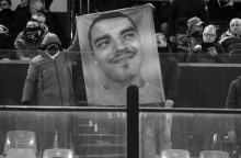 Πανό με τη φωτογραφία του 19χρονου Άλκη Καμπανού που δολοφονήθηκε στη Θεσσαλονίκη - Σύσκεψη στο Μαξίμου