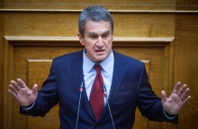 Ο βουλευτής του ΚΙΝΑΛ, Ανδρέας Λοβέρδος, στο βήμα της Βουλής των Ελλήνων