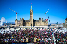 Διαδηλωτές μπροστά από το Κοινοβούλιο στην Οτάβα του Καναδά