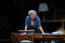 Η Μαρία Καβογιάννη στην παράσταση «Τρίτο Στεφάνι»