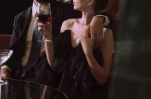 Ζευγάρι πίνει ποτό