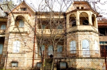 Το ανάκτορο στο πρώην βασιλικό κτήμα Τατοΐου