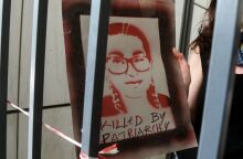 ΣΥΓΚΕΝΤΡΩΣΗ ΑΛΛΗΛΕΓΓΥΩΝ ΚΑΙ ΦΕΜΙΝΙΣΤΙΚΩΝ ΟΡΓΑΝΩΣΕΩΝ ΕΝ ΑΝΑΜΟΝΗ ΤΗΣ ΑΠΟΦΑΣΗΣ ΣΤΗ ΔΙΚΗ ΤΗΣ ΕΛΕΝΗΣ ΤΟΠΑΛΟΥΔΗ