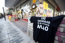 Δολοφονία 19χρονου Άλκη Καμπανού στη Θεσσαλονίκη: Μία φανέλα με τα τελευταία λόγια του νεαρού στο σημείο όπου έχασε τη ζωή του