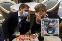 Νίκος Ανδρουλάκης και Οδυσσέας Κωνσταντινόπουλος, ένθετη Μάνος Βουλαρίνος