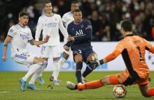 Ο Κιλιάν Εμπαπέ νικά τον Τιμπό Κουρτουά