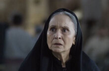 Στη σειρά «Άγιος Παΐσιος» η Σμαράγδα Σμυρναίου υποδύεται τη γιαγιά Χατζηχριστίνα