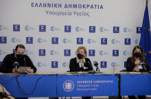 Γκίκας Μαγιορκίνης, Μίνα Γκάγκα και Βάνα Παπαευαγγέλου στη live ενημέρωση για την πανδημία στην Ελλάδα