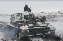 Ρωσικό άρμα μάχης στα σύνορα με την Ουκρανία